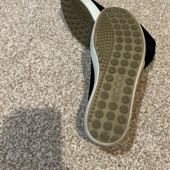 Stylish and casual ECCO® Low Cut Zip Bootie. - Picture 6 of 6